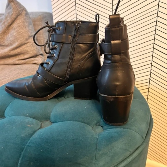 New Look Black Heeled Boots with Buckle Detail - Picture 3 of 4